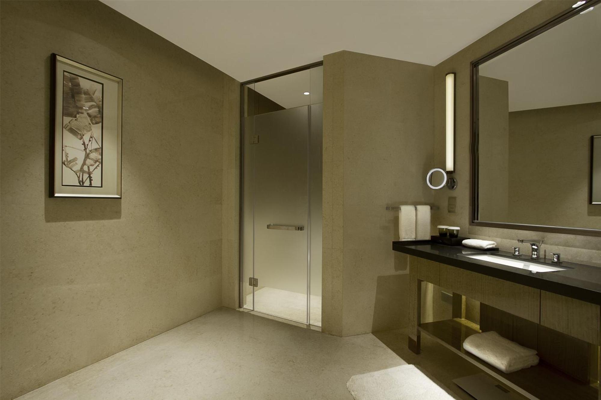 Doubletree By Hilton Heyuan Hotel Exterior photo